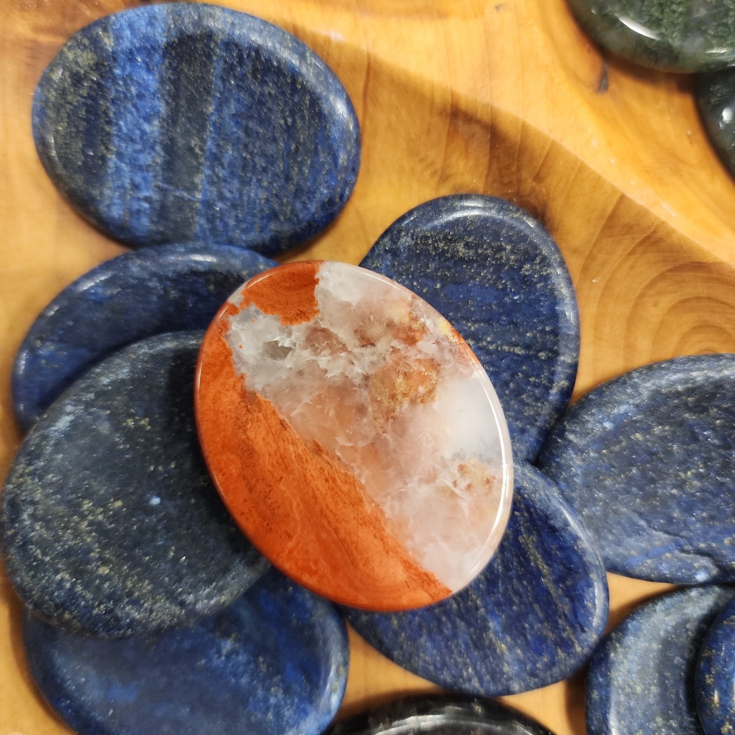 Worry Oval Thumb Stone