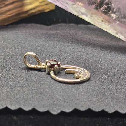 Moon & Star Garnet Pendant | Sterling Silver (s925)