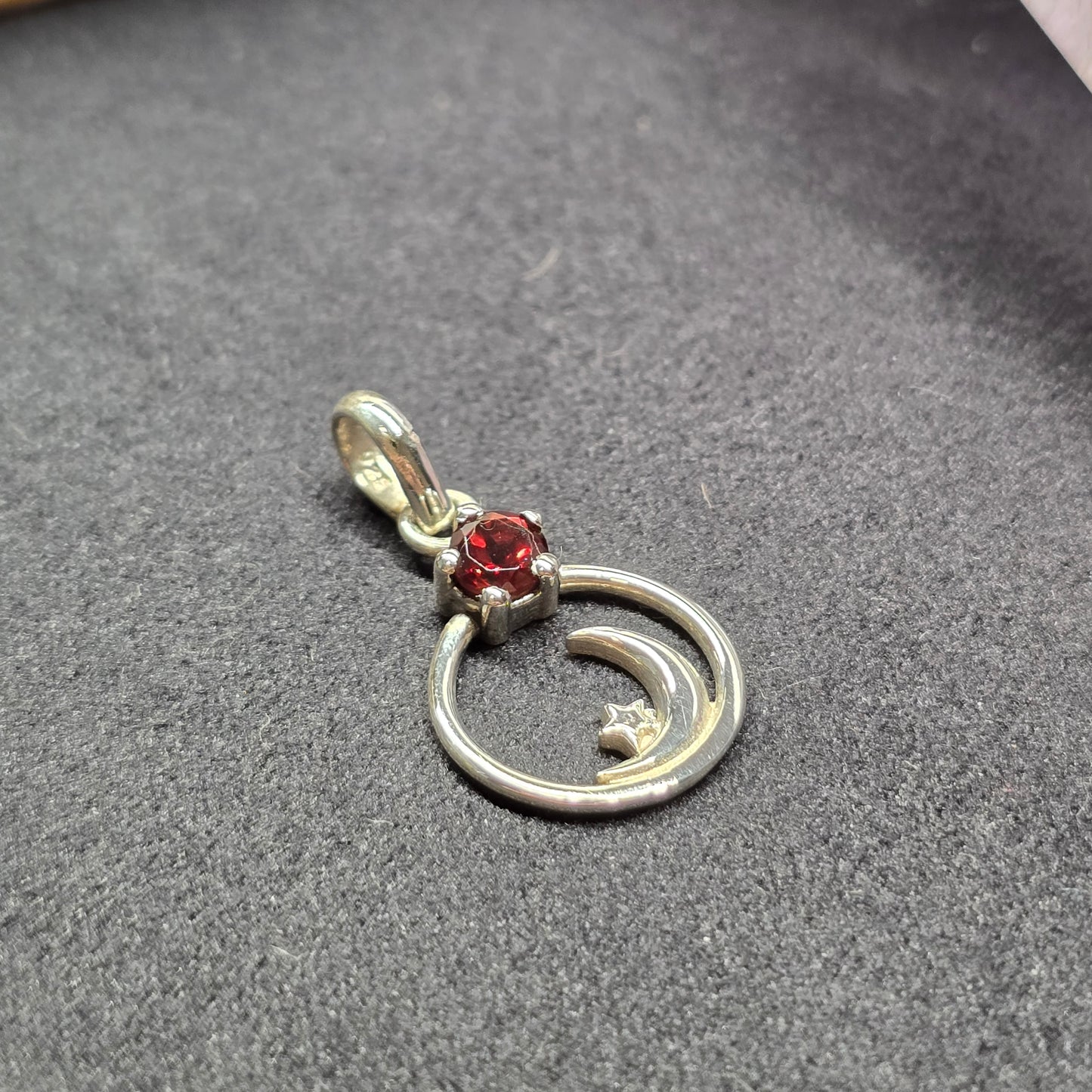 Moon & Star Garnet Pendant | Sterling Silver (s925)