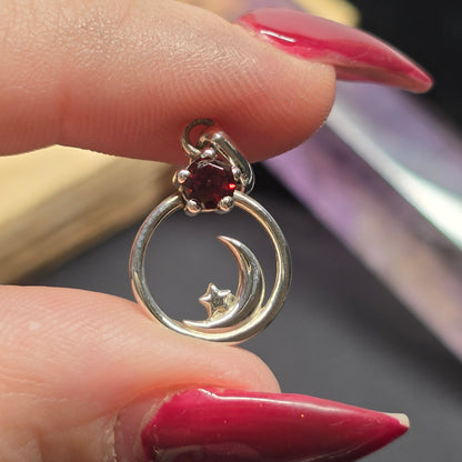 Moon & Star Garnet Pendant | Sterling Silver (s925)