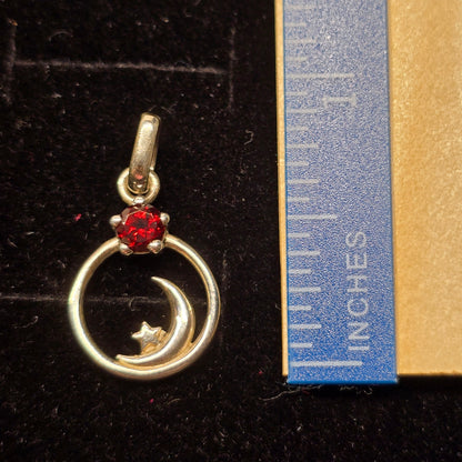 Moon & Star Garnet Pendant | Sterling Silver (s925)