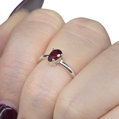 Garnet Teardrop Crystal Sterling Silver Ring sz6