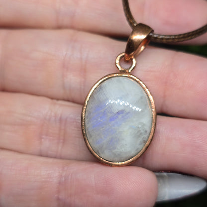 Moonstone Crystal Oval Copper Necklace IV