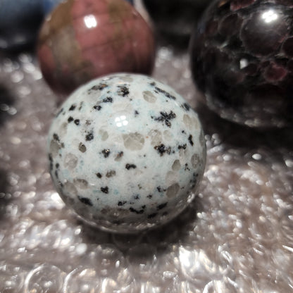 Kiwi Jasper Spheres